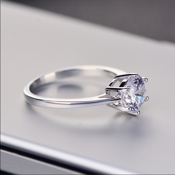 Last 1 🎄💣2CT Cubic Zirconia Solitaire Ring!!❤️💚 - Picture 6 of 8